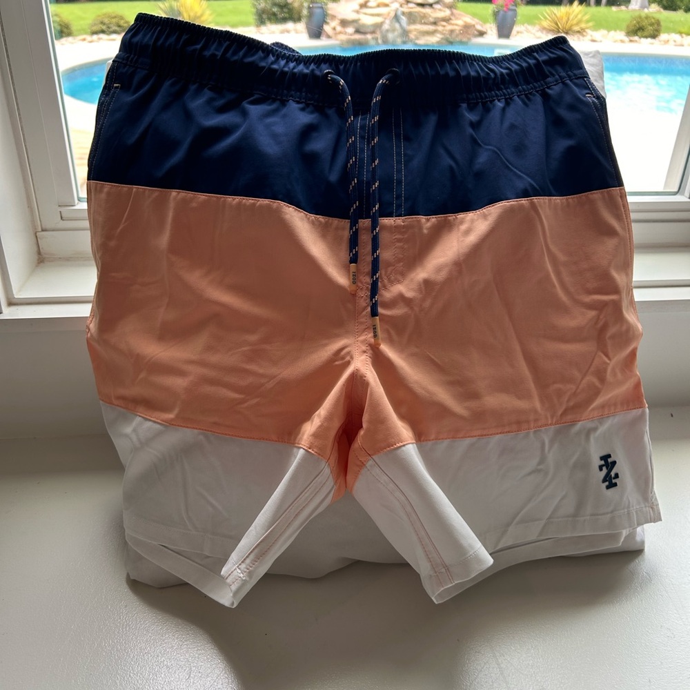Izod Saltwater Men’s Swim Trunk Medium